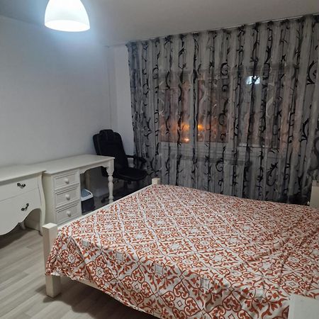 2 Bedrooms Apartment. กาลาจิ ภายนอก รูปภาพ